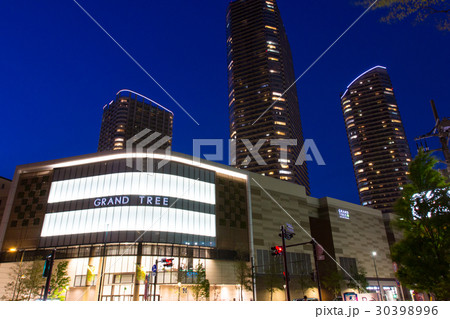 武蔵小杉のマンション群の夜 武蔵小杉のマンション群の夜 30398996