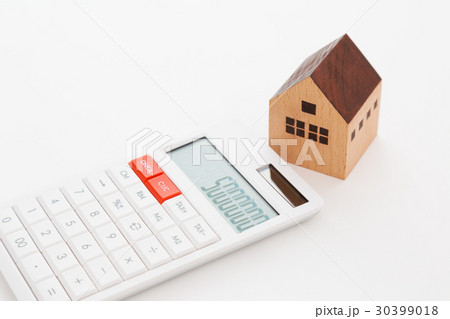 家と電卓 30399018