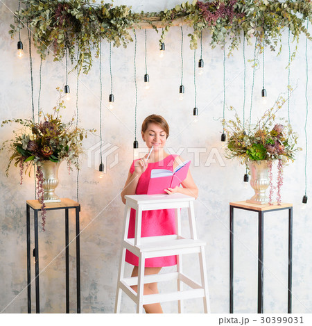 Business woman with a diary writes in a diary 30399031