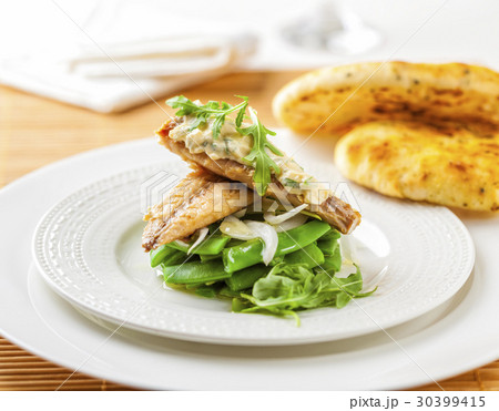 Smoked mackerel on a bed of green beans Smoked mackerel on a bed of green beans 30399415