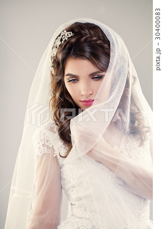 Beautiful Bride. Wedding Hairstyle and Makeup 30400083