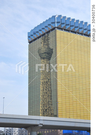 アサヒビールタワーに映ったスカイツリー 30400736