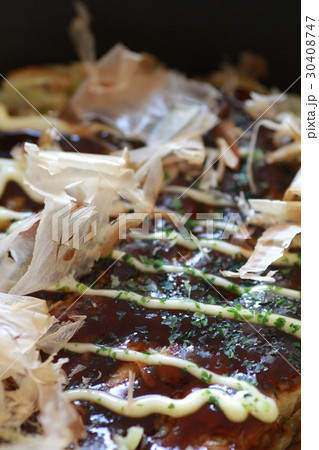家で作った関西風のお好み焼 粉もん 家で作った関西風のお好み焼 粉もん 30408747