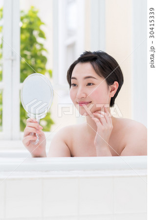 若い女性 30415339