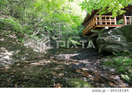 香川県小豆島町　寒霞渓　紅雲亭と戛玉渓（素麺流し）（表１２景　第２景） 30416584