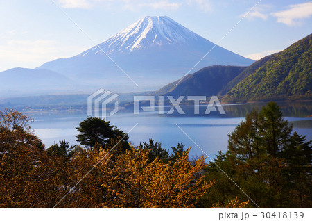 本栖湖と富士山2 本栖湖と富士山2 30418139