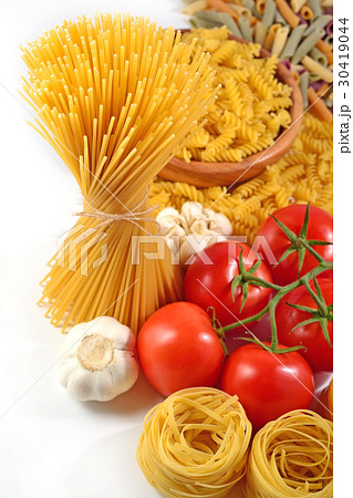 Uncooked Italian pasta, ripe tomatoes branch 30419044
