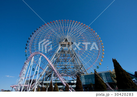 観覧車とジェットコースター 観覧車とジェットコースター 30420283