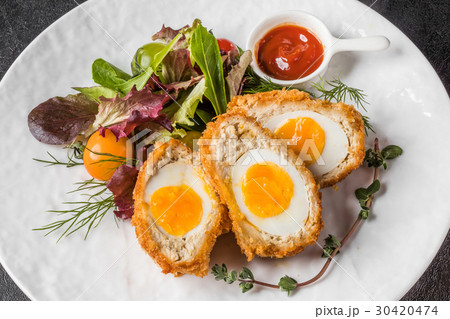 スコッチエッグ　イギリス料理　Scotch egg 30420474