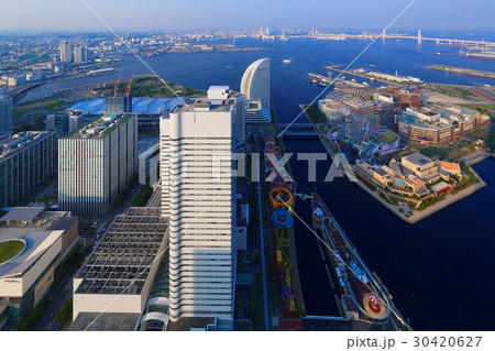 みなとみらい横浜の夕暮れ 30420627