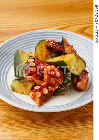 タコとキュウリのキムチ和え 30423109