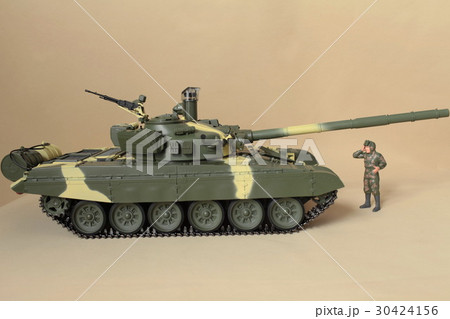 Soviet tank T-72 side viewの写真素材 [30424156] - PIXTA