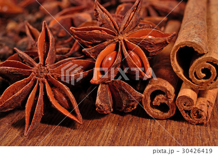 Star anise and cinnamon sticks Star anise and cinnamon sticks 30426419