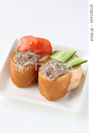 牛レバーパテのカナッペ 30428619