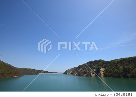 春の胆沢ダム奥州湖　石渕広場からの眺望 30429191