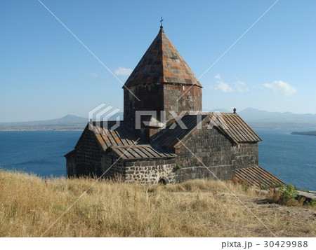 セヴァン湖を望むセヴァン修道院 30429988