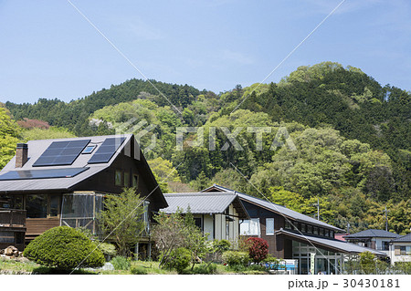 高尾山駐車場からケーブル駅へ続く国道山側近道 30430181