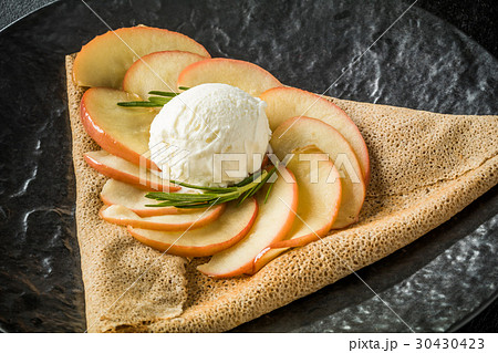 クレープ Cake of typical crepe France クレープ Cake of typical crepe France 30430423