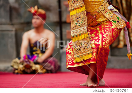 Balinese dancer woman in traditional Sarong 30430794