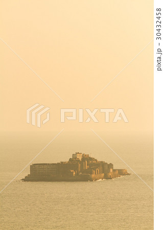 権現山公園展望台からみた軍艦島 30432458