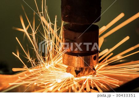 Lighting of spot welding nut to automotive part Lighting of spot welding nut to automotive part 30433351