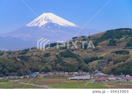 伊豆丹那盆地から、春の富士山 30433903