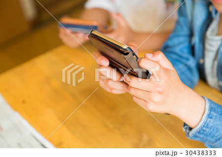 スマホと子供 スマホと子供 30438333