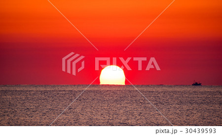 大洗磯前神社の日の出 30439593