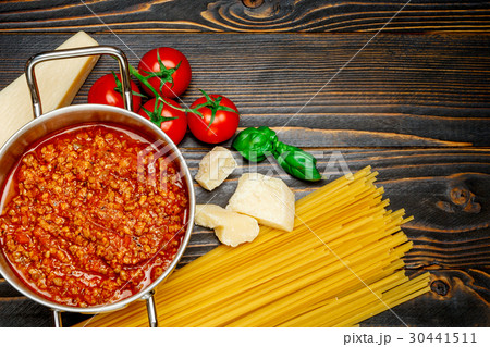 Spaghetti bolognese sauce on a pan Spaghetti bolognese sauce on a pan 30441511