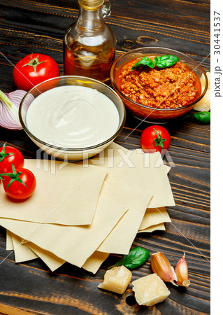 lasagna pasta sheets, bolognese and bechamel sauce lasagna pasta sheets, bolognese and bechamel sauce 30441537