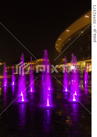 Illuminated water fountains 30442371