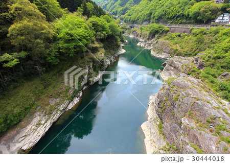 新緑の小歩危峡 30444018