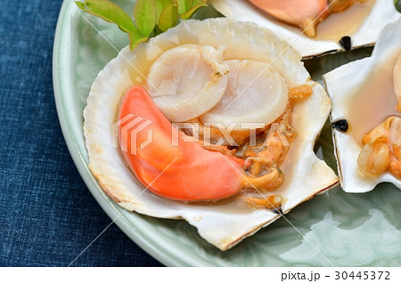 北海道産のほたて、帆立、ホタテの貝焼き、浜焼き、グリル。 北海道産のほたて、帆立、ホタテの貝焼き、浜焼き、グリル。 30445372