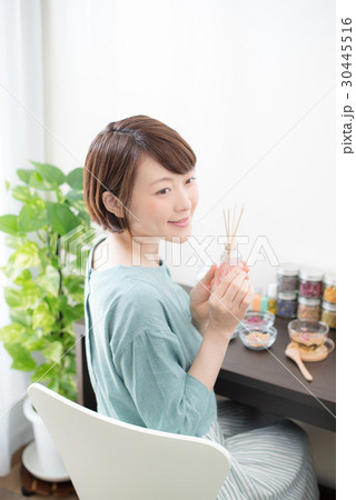 アロマ　ハーブティ　女性 30445516