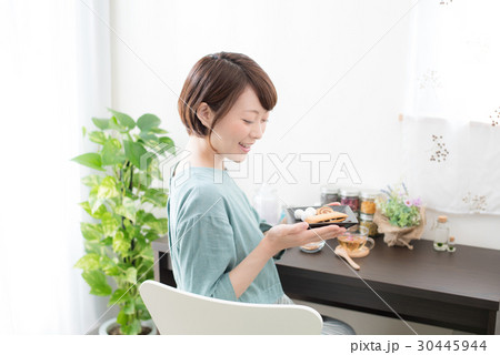 アロマ　ハーブティ　お菓子　女性 30445944