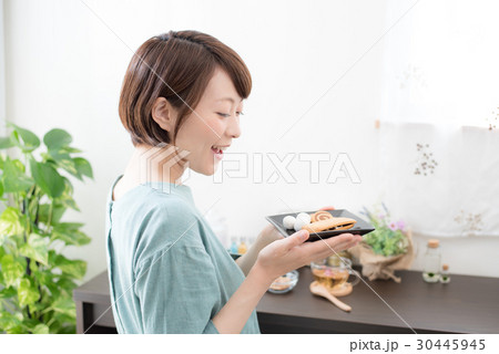 アロマ　ハーブティ　お菓子　女性 30445945