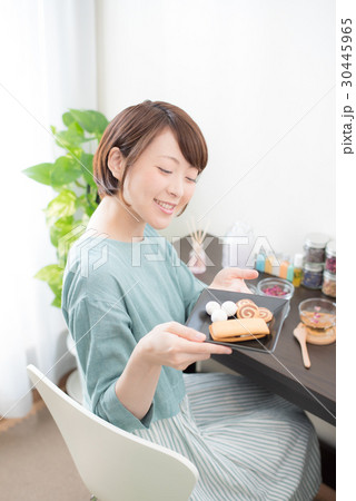 アロマ　ハーブティ　お菓子　女性 30445965
