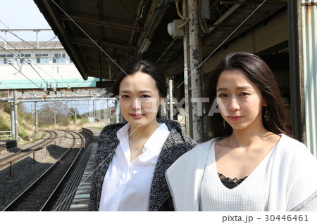 女性　旅行 30446461
