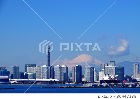 みなとみらい地区と富士山 みなとみらい地区と富士山 30447338
