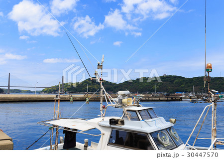 観光地　佐賀県　呼子漁港から臨む呼子大橋 30447570