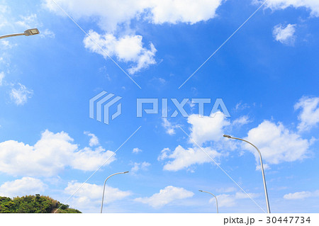 観光地 佐賀県 呼子漁港の青空と街灯の写真素材
