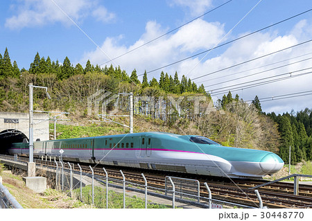 青函トンネルと北海道新幹線e5系の写真素材