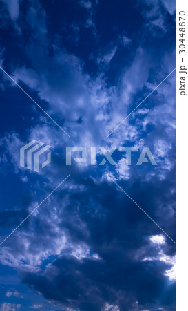5月の空と雲(縦) 5月の空と雲(縦) 30448870