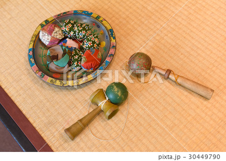 レトロなけん玉とお手玉 30449790