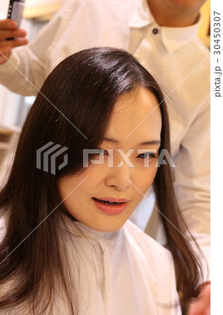 女性　美容院 30450307