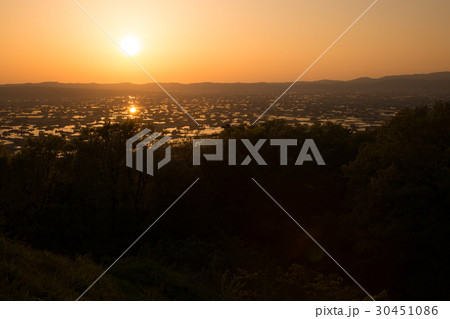 となみ夢の平展望台から見る散居村風景 となみ夢の平展望台から見る散居村風景 30451086