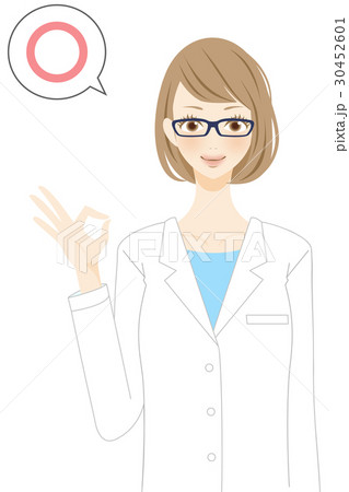 マル　白衣姿の女医　笑顔 30452601