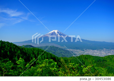 倉見山からの新緑と富士山Mt.Fuji Kurami Mountain fresh green 倉見山からの新緑と富士山Mt.Fuji Kurami Mountain fresh green 30453086