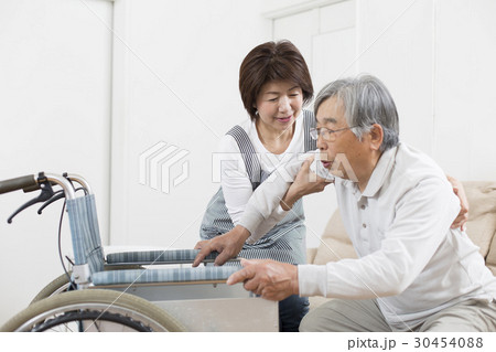自宅介護 30454088