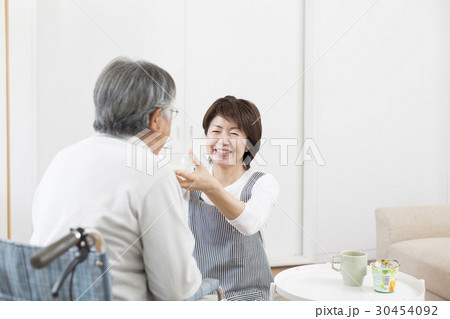 自宅介護 30454092